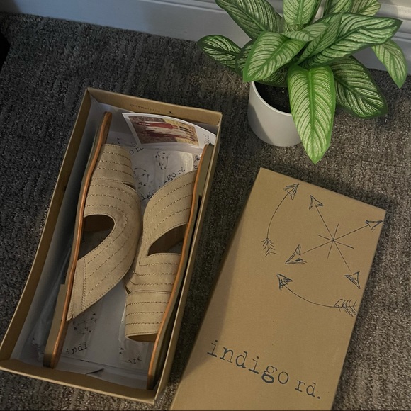 Chic Boho Flat Sandals - Picture 2 of 5